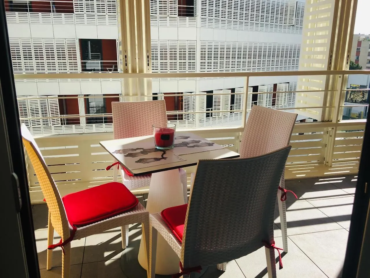 Vacances A Nice Terrasse Ensoleillee & Parking A La Gare Du Sud Frankrijk